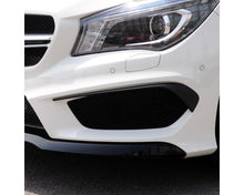 Mercedes C117 X117 etulippa flaps AMG Look 2013–2016 musta – 2-osainen front spoiler flaps setti. - Mercedes C117 X117 Frontlippe Flaps AMG Optik 2013–2016 Schwarz – 2-teiliges Frontspoiler-Set. - Mercedes C117 X117 Front Lip Flaps AMG Look 2013–2016 Black – 2-piece front spoiler flaps kit.